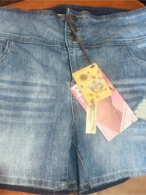 Hybrid & company Women's Light Blue Denim Shorts